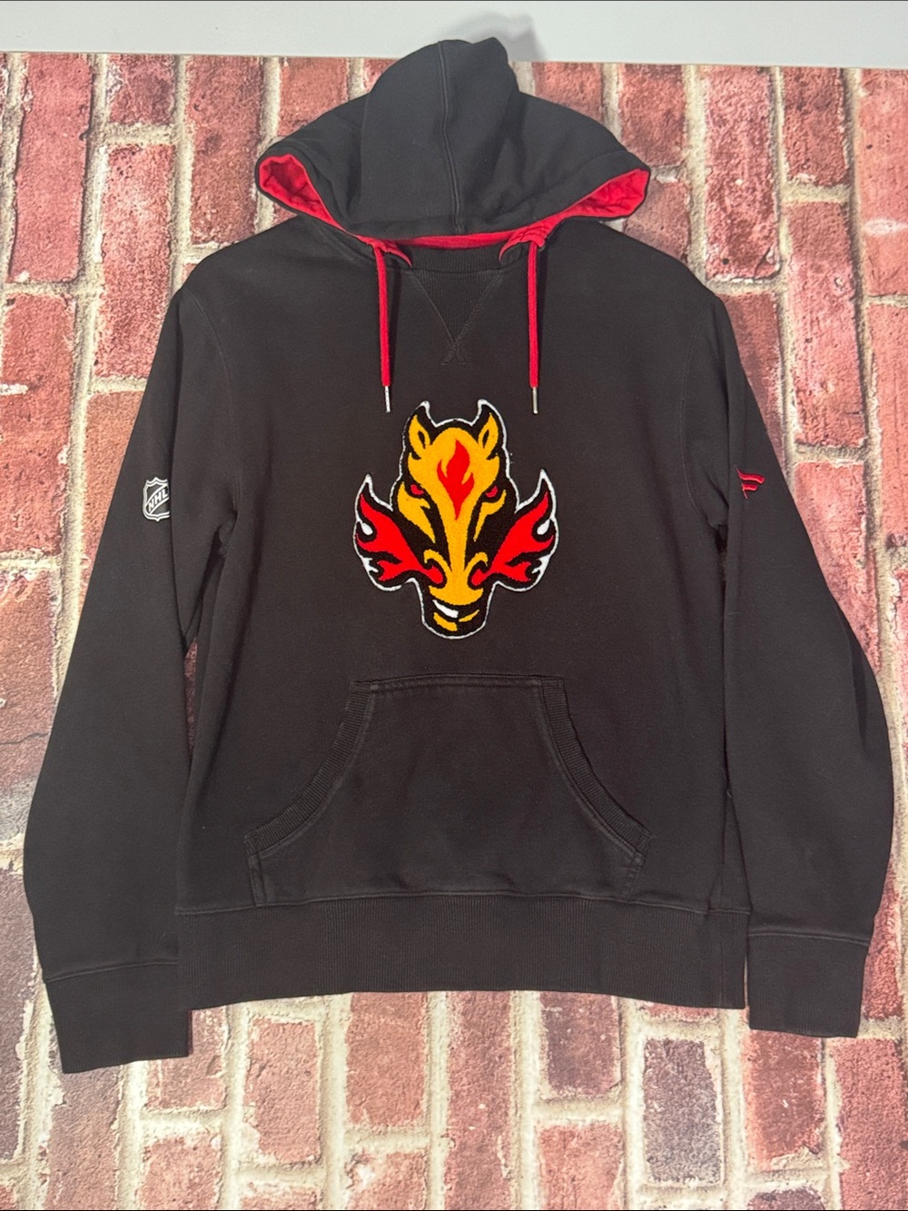 Fanatics NHL Calgary Flames Blasty Embroidered Logo Size Medium Black Red